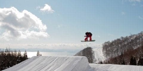 星野リゾート アルツ磐梯、プロスノーボーダー鬼塚雅の練習パークを造成