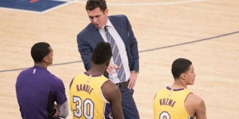 5連敗のレイカーズ、指揮官ルーク・ウォルトンは「選手起用はチームにとってのベストと思う形を選択」