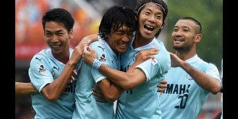 名波監督も「すごいやつだ」と驚嘆。ジュビロを変えた中村俊輔の存在