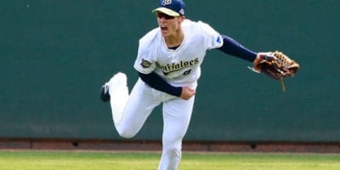 上林の完璧送球、ハム松本ど真ん中　2017年パ・リーグを魅せた強肩は…