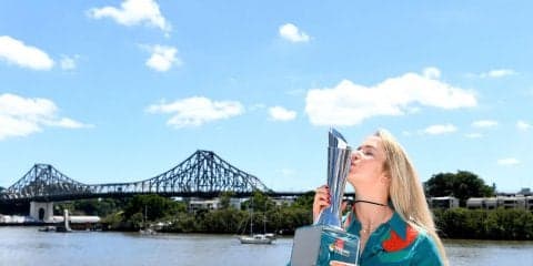 スビトリーナ、サスノビッチをストレートで破り優勝[ブリスベン国際]
