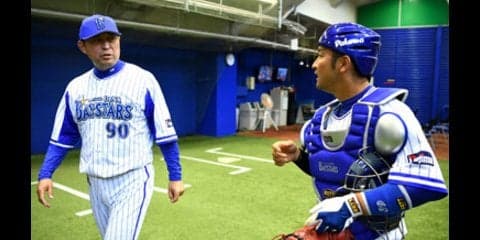 正捕手が消えた。DeNA光山コーチが明かす「捕手３人体制」の真意