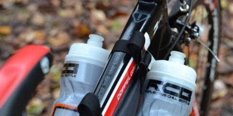 フレームバッグとボトルケージ2つを装着できる「ダブルケージマウント」発売