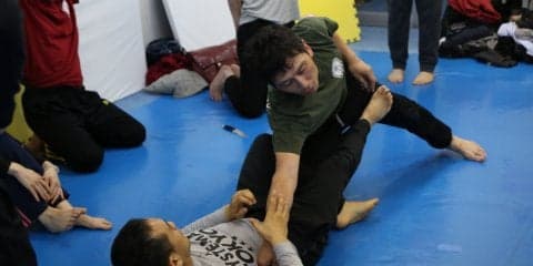 「相手を倒すことよりも大事なのは、生き残ること」実は平和主義の格闘技。それがロシアのシステマ！