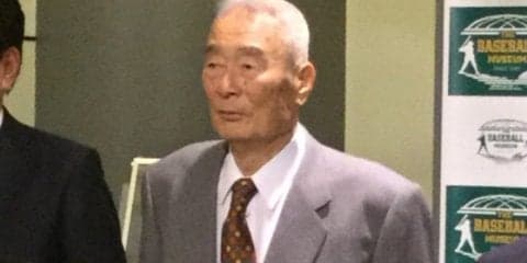 400勝投手・金田正一氏、殿堂通知式で“金やん節”炸裂「長嶋でございます」