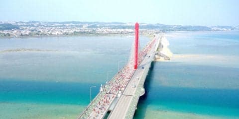 沖縄の海中道路を走る「あやはし海中ロードレース大会」4月開催