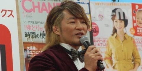 諸肌を脱いだ棚橋弘至、寒さにも負けず「#キャストオフ！からの#宇宙キター！」