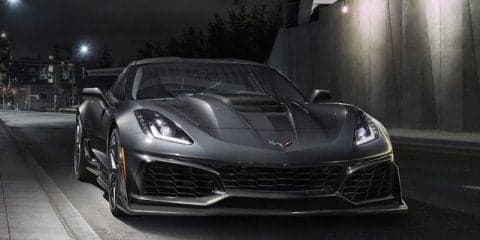 史上最強のシボレー コルベット、新車価格の約10倍で落札…量産第一号車をオークション