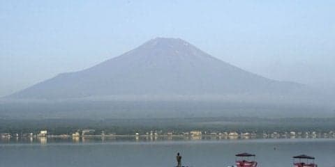 富士宮市が「おじキャン」を披露…TVアニメ『ゆるキャン△』公式イラストの再現に挑戦