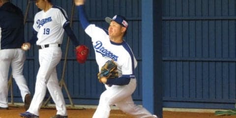 中日ドラ1右腕・鈴木が初日からブルペンで51球「納得いくボールがいった」