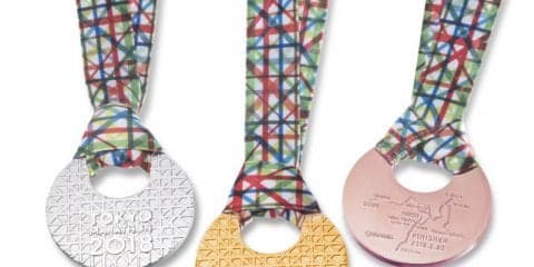 東京マラソン2018表彰メダル公開…TANAKAホールディングス提供