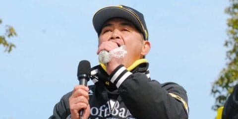 ホークス工藤監督が恵方巻をガブリ　ファンに餅まき「日本一をもう1頂！」