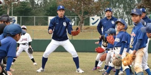 中日がキャンプ地で野球教室　京田らが沖縄県内7チーム137人の子供を指導