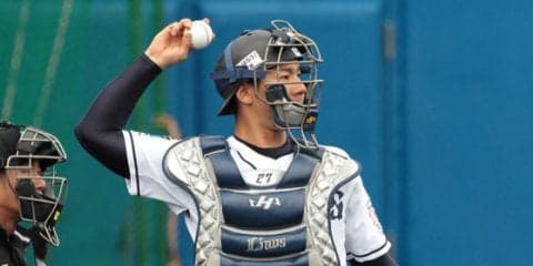 西武キャンプ名物「地獄の捕手強化練習」　さすがの下半身と“笑い”に注目