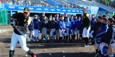 ホークスが野球教室　柳田先生は自己流指導「リラックスしてバーンと打つ」