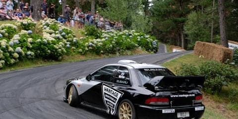 アリスター・マクレー、故ポッサム・ボーンのインプレッサでヒルクライム優勝