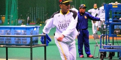 ホークス工藤監督が今キャンプ“初投げ”　塚田相手に80球「足がつりそう」