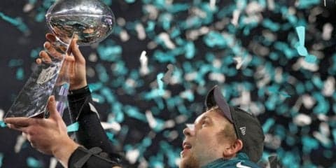 NBAスターもスーパーボウルに熱狂！ エンビードがカリーがスタジアムに足を運ぶ