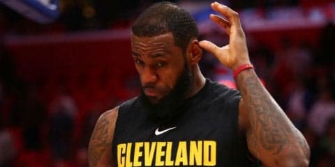 『ウォリアーズ移籍』の噂はレブロン発信？ ホークスGM「彼はメディアを使う達人」