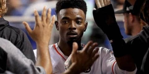 【MLB】センター転向の二塁名手の“まさか”の行動「スポーツ用品店でグラブ購入」!?