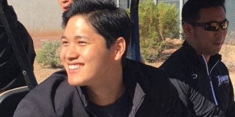 大谷が日ハムキャンプ訪問　清宮と“グータッチ”、現地スタッフ感激「最高」