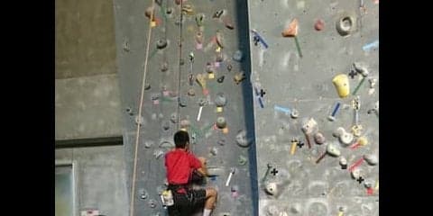 視覚障害の子どもを対象にした「クライミング体験キャンプ」が九州で開催