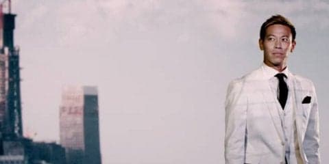 本田圭佑が白のスーツで登場！TATERU新CMオンエア