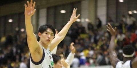 加入時の気負いもなくなり本領発揮、密着マークで琉球の堅守に貢献する須田侑太郎