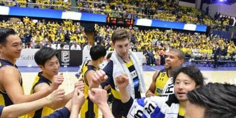 初年度のBリーグを制した栃木ブレックスの堅守速攻が復活、島根を45点に封じ4連勝