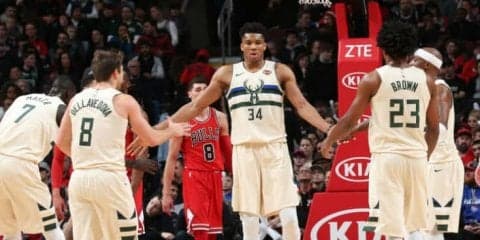 ひざの勤続疲労を訴えるヤニス・アデトクンボ「医師からプレーしすぎと言われた」