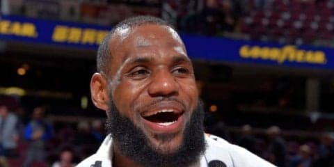 去就が注目されるレブロンを巡りフィラデルフィアとクリーブランドで広告戦争勃発