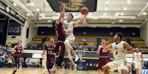 渡邊雄太を擁するジョージ・ワシントン大、トーナメント初戦を冷や汗モノの勝利