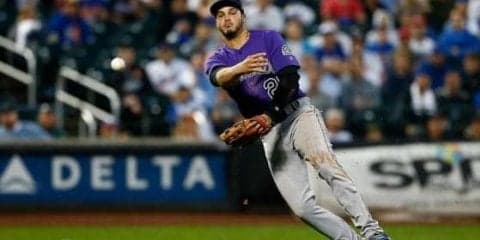 【MLB】アレナドの強すぎる肩　三塁ファールゾーンから横投げで…ダイレクト送球!?