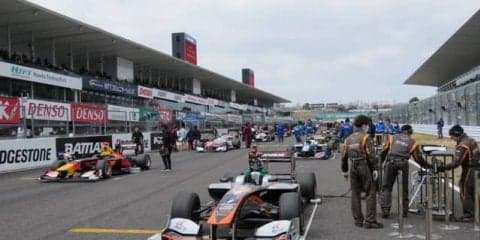 【スーパーフォーミュラ 第0戦】鈴鹿ファン感謝デーおなじみのデモレース、大観衆の前でシーズンの激闘を誓う