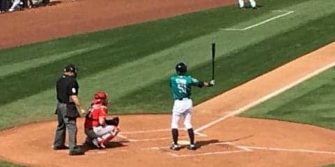 【MLB】「お帰りなさい、イチ」-復帰戦のイチローに地元TV局も終始スポットライト