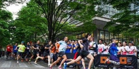 企業単位で参加するランイベント「ブルームバーグ スクエア・マイル・リレー 東京」5月開催