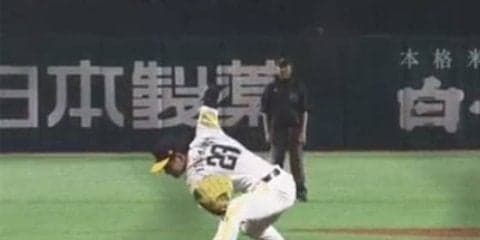 低過ぎて右手が地面直撃…鷹ドラ2のサブマリン右腕がホロ苦のデビュー