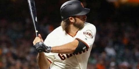 【MLB】“球界で最も打てる投手”、外野手一歩も動かない特大アーチに「なんて一撃」