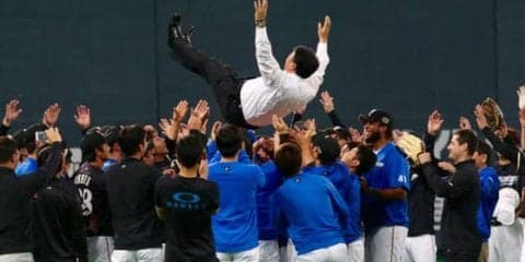 ハム島田前球団代表が最初で最後の胴上げ　北海道移転の功労者が伝える想い