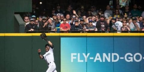 【MLB】イチローの美技に米も驚愕「ホームランを盗むために帰ってきた」「史上最高の名手」