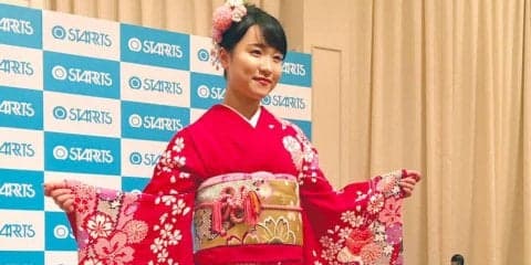伊藤美誠、艶やかな振袖姿で登場「落ち着いた18歳になりたい」＜全日本選手権 三冠祝賀会＞