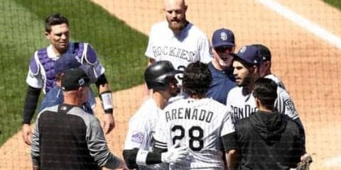 【MLB】ロッキーズ主砲が大激怒で衝撃の大乱闘　パドレス右腕に右フック、結末は…