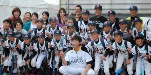 ホークス本多、被災地での約束果たす　菊陽西小の野球少年を招待