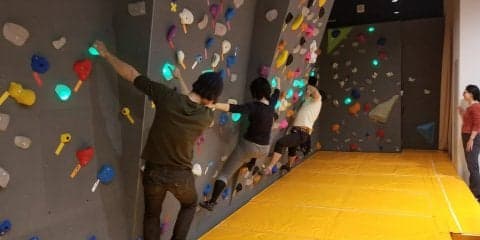 神戸ポートアイランド初のボルダリング施設「ビジョンパーク みちびクライミングウォール」が営業開始！