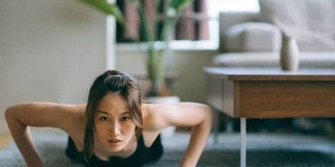 運動不足を自覚している女性、8割。しかし身体を動かすのは「面倒」「時間がない」という結果に