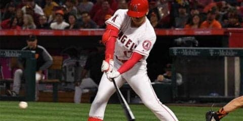 【MLB】大谷翔平、第1打席でセンター前ヒット！　チーム初安打に本拠地大歓声