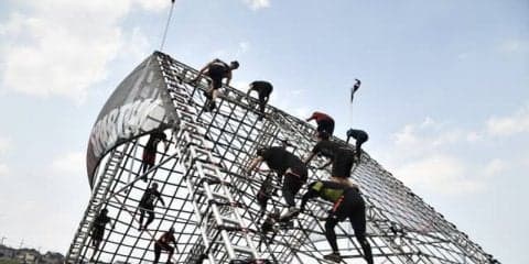 さらに過酷になった障害物レース「スパルタンレース」がスキー場で開催