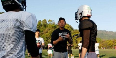 龍谷大のプレーをしない副将・深見