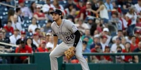 【MLB】「銀河系最高」三塁手アレナドの“鬼肩”　ファウルゾーンから反転ジャンプ送球で…