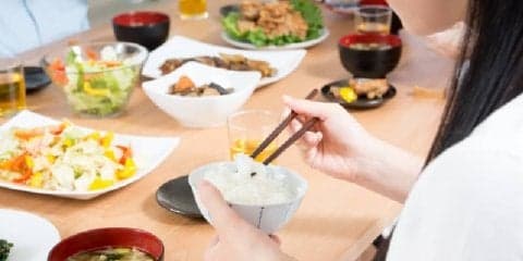 ダイエットや小顔効果も！よく噛んで食べると得られるメリット6つ